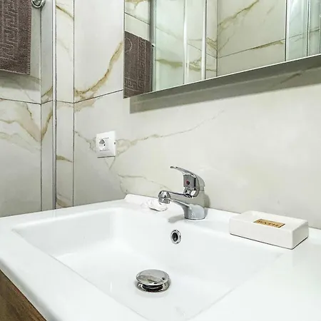Seaview Modern 2 Bedrooms Apartment