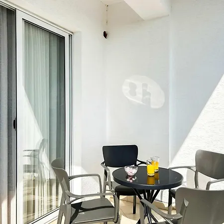 Seaview Modern 2 Bedrooms *