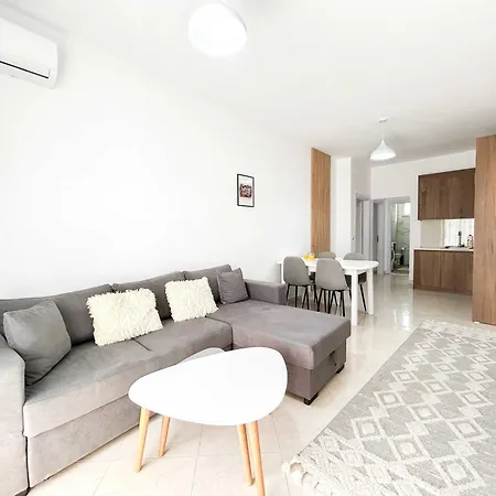 Seaview Modern 2 Bedrooms Apartment Durres