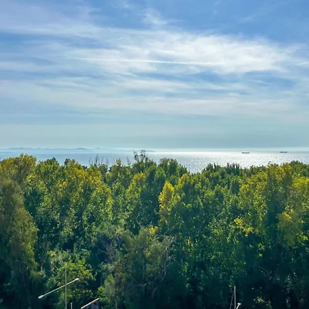 Seaview Modern 2 Bedrooms Apartment